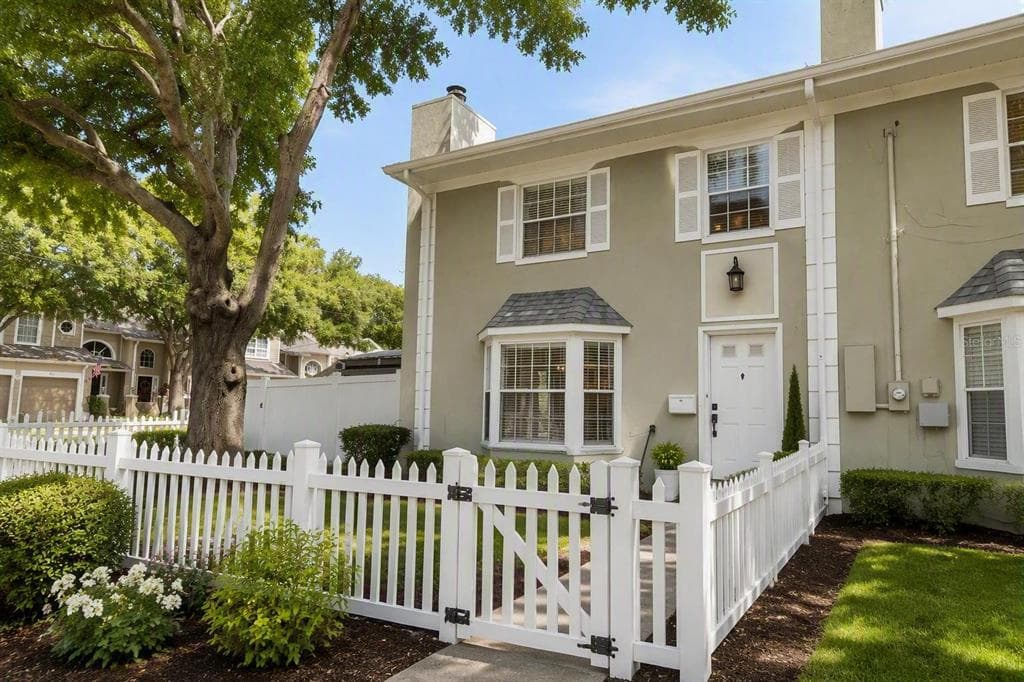 3323 W SWANN AVENUE TAMPA, FL 33609