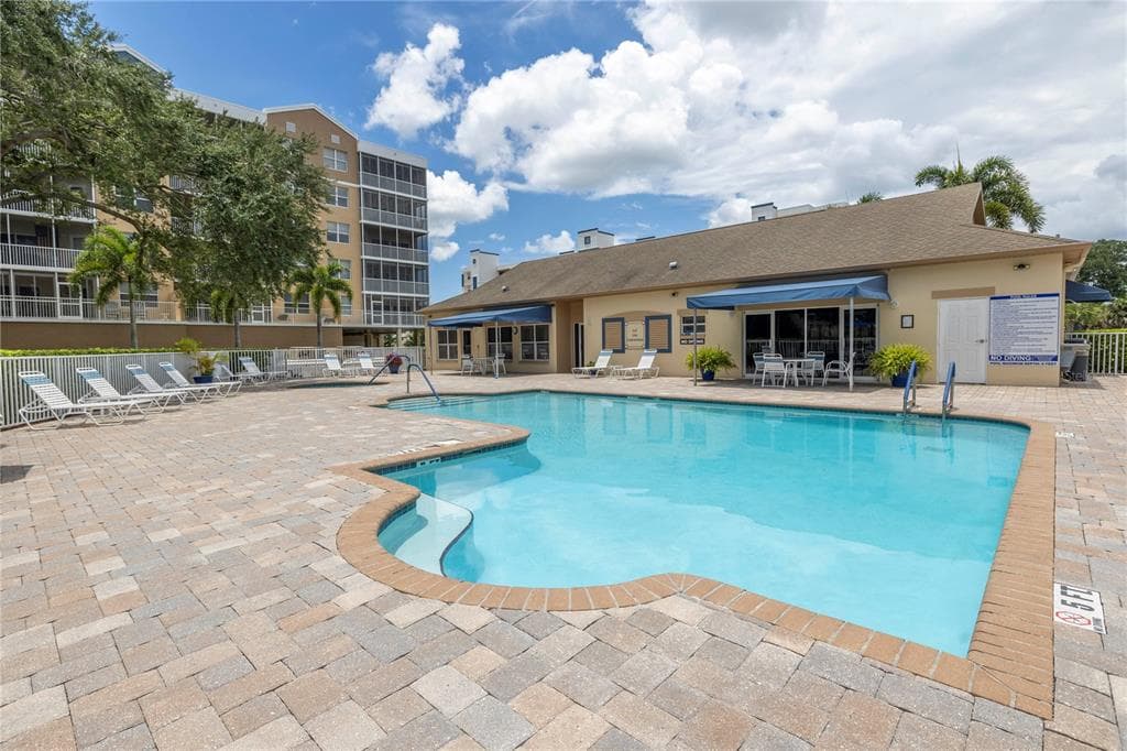 960 STARKEY ROAD UNIT 2202 LARGO, FL 33771