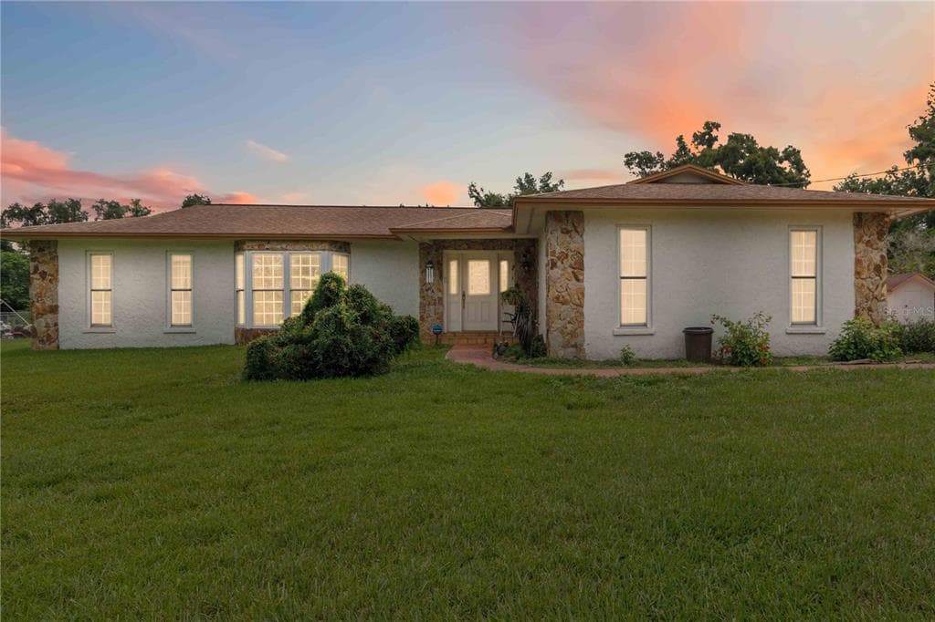 4803 LYNN OAKS CIRCLE DOVER, FL 33527