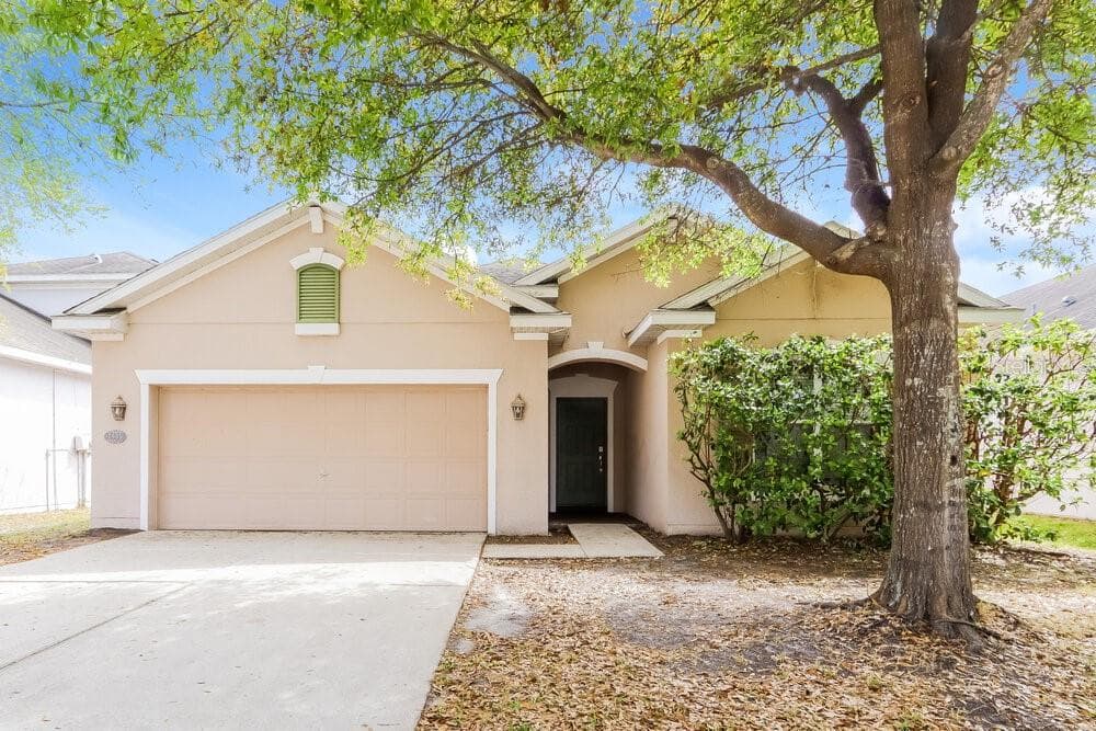7935 CAMDEN WOODS DRIVE TAMPA, FL 33619