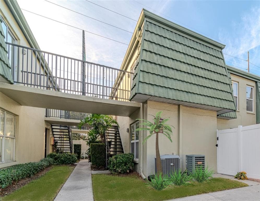 1799 N HIGHLAND AVENUE UNIT 22