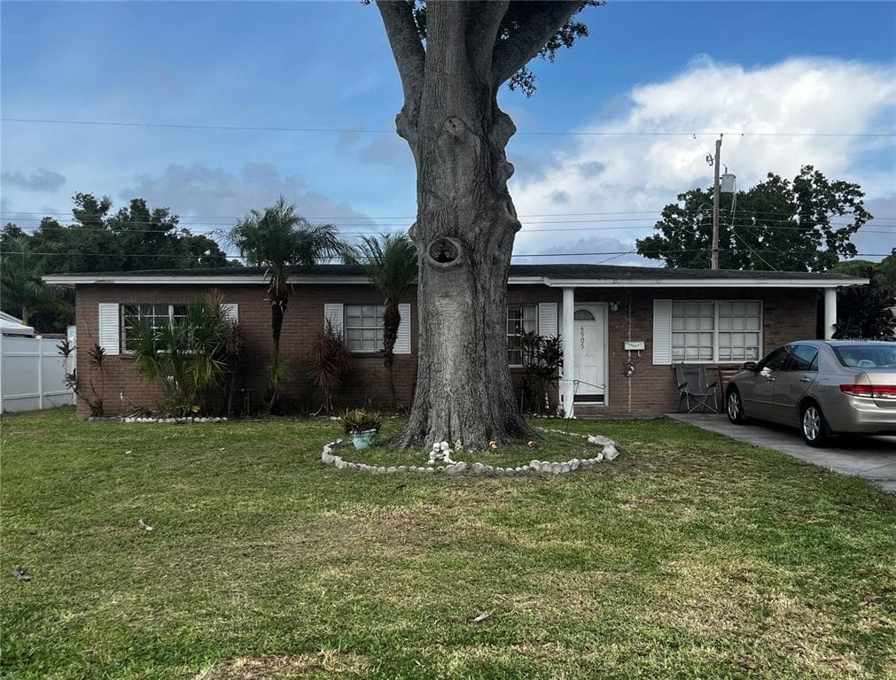 4905 ELDORADO DR TAMPA, FL 33615