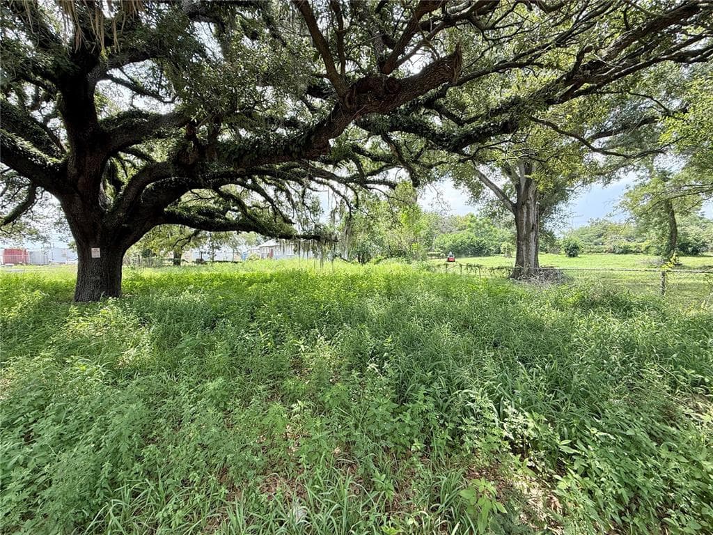4621 E LAKE AVE TAMPA, FL 33610