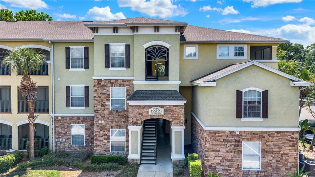 10201 COURTNEY PALMS BOULEVARD UNIT 304 TAMPA, FL 33619