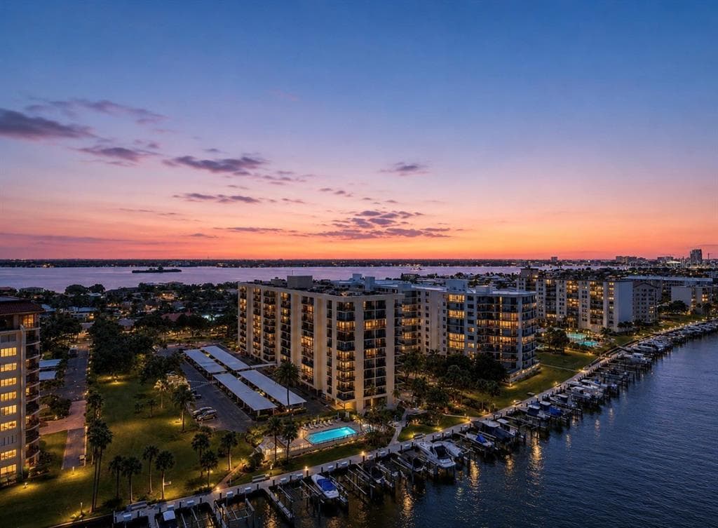 690 ISLAND WAY UNIT 501 CLEARWATER BEACH, FL 33767