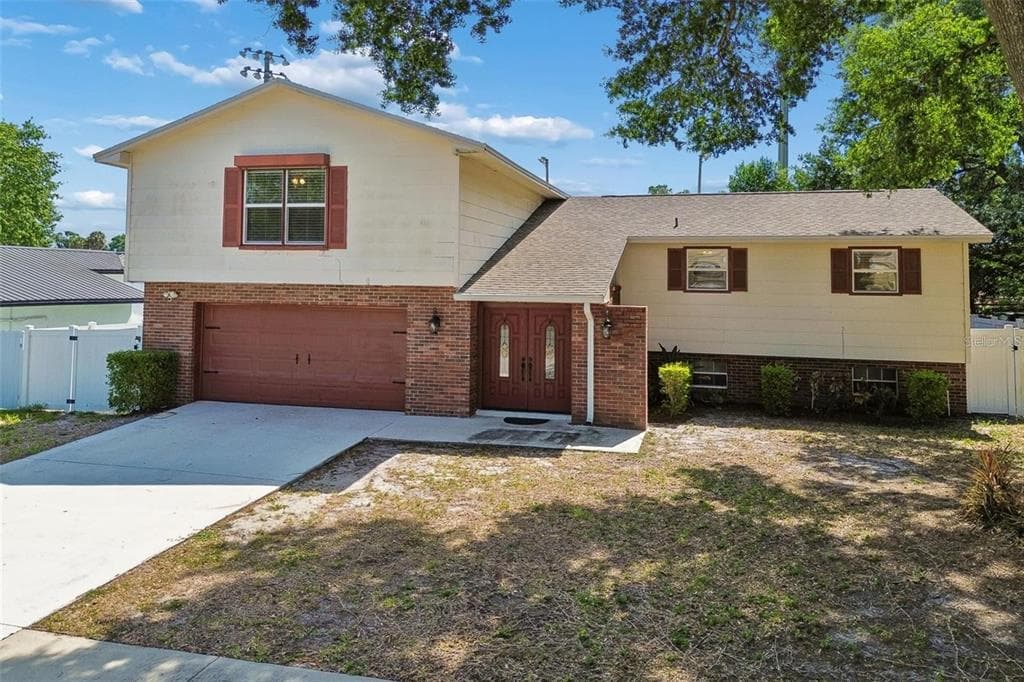 2620 GIANT PLACE SEFFNER, FL 33584