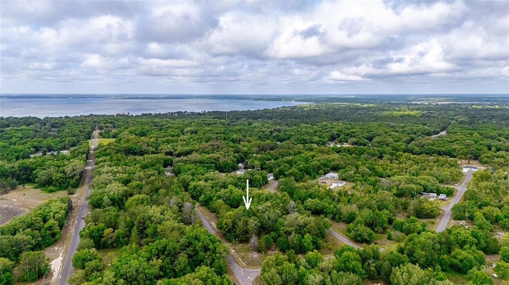 15 MAGNOLIA DRIVE OCKLAWAHA, FL 32179