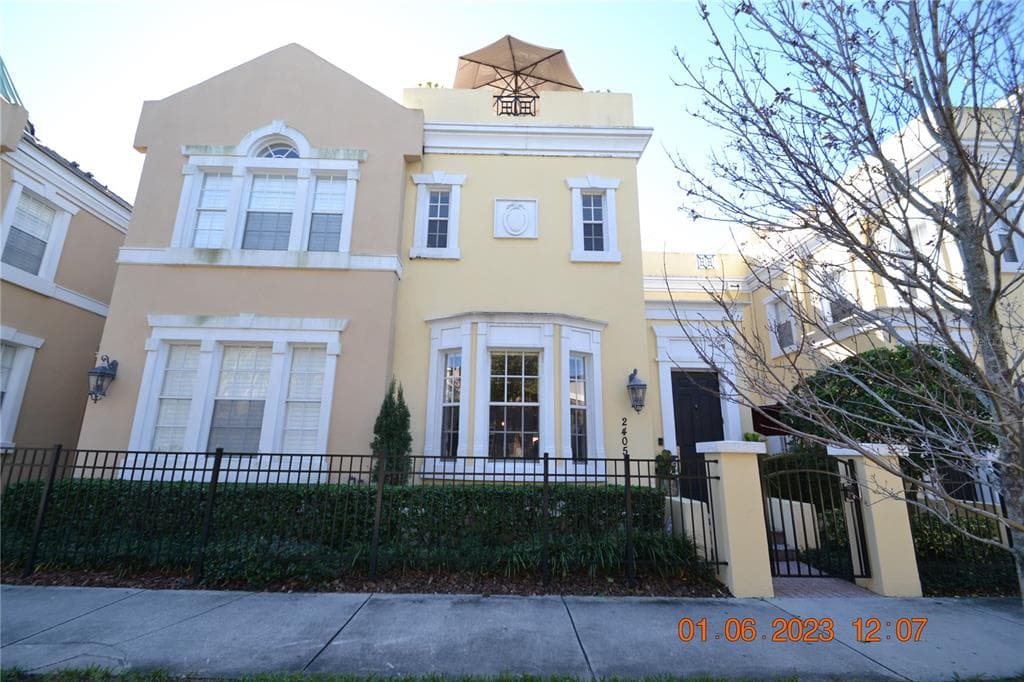 2405 VICTORIA GARDENS LANE UNIT 2405 TAMPA, FL 33609