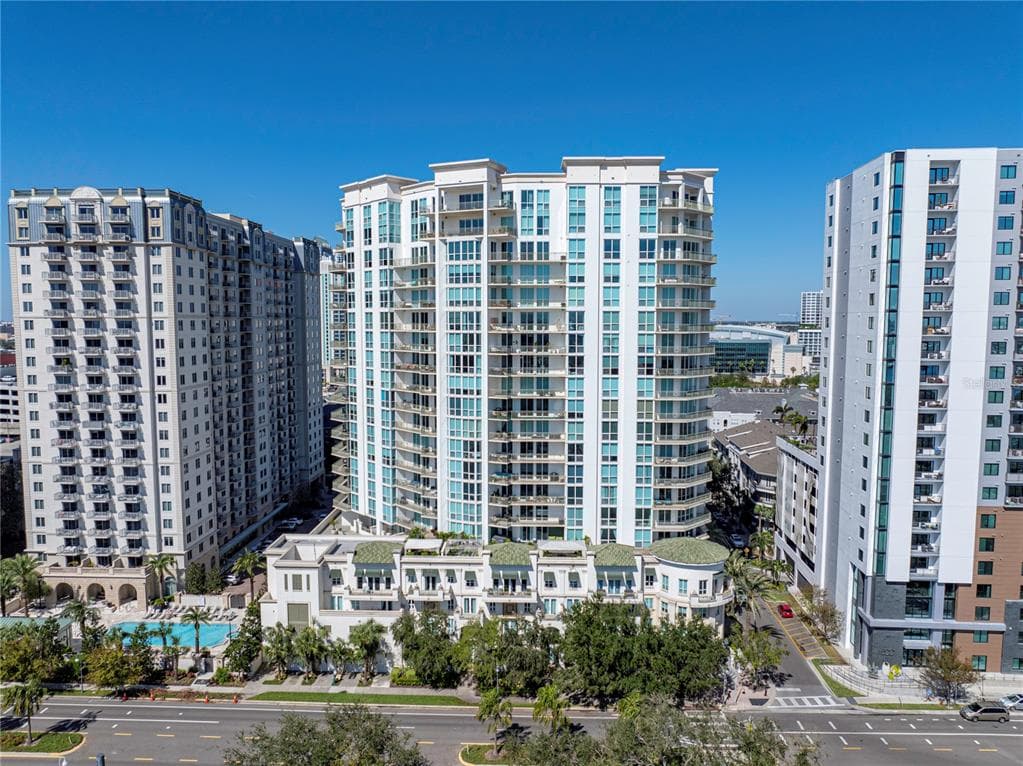 450 KNIGHTS RUN AVENUE UNIT 1103 TAMPA, FL 33602