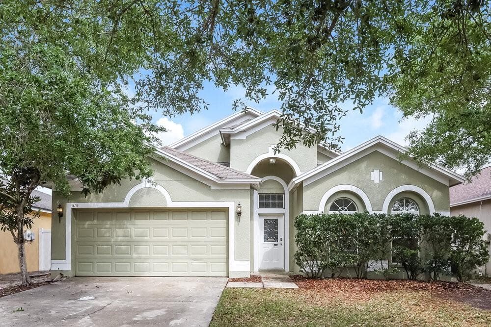 513 9TH STREET NE RUSKIN, FL 33570