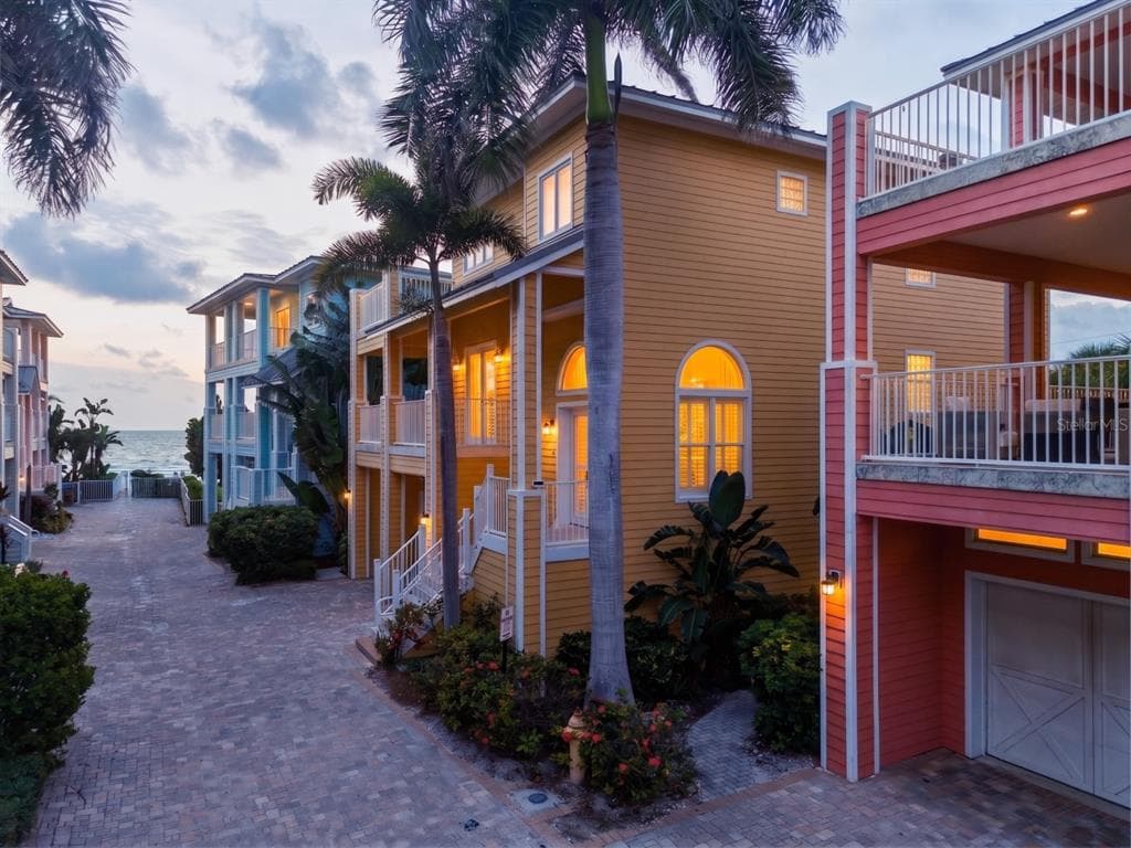2718 GULF BOULEVARD UNIT 2 INDIAN ROCKS BEACH, FL 33785