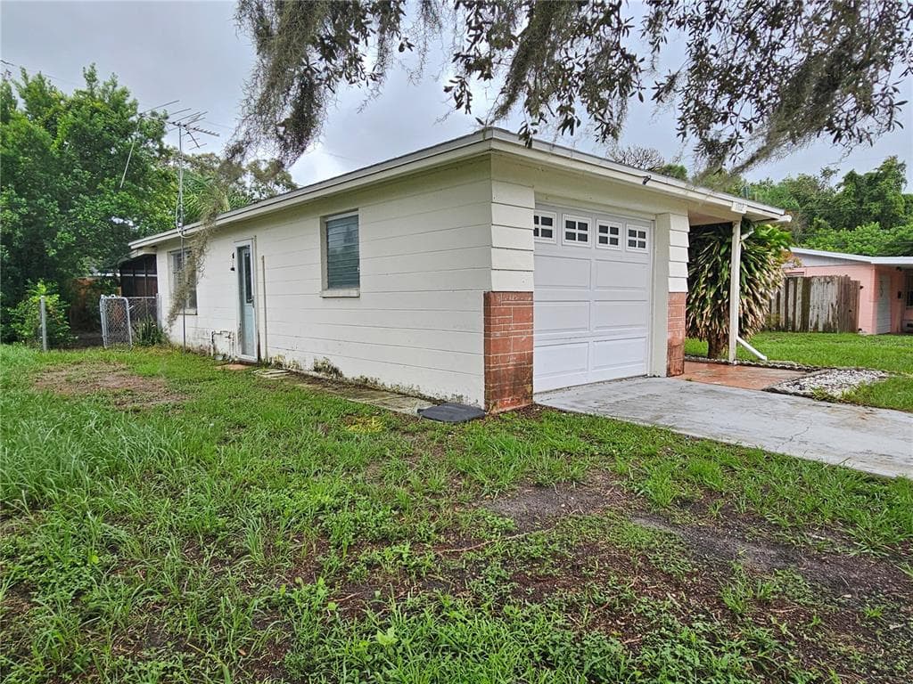 1702 AQUA LANE HOLIDAY, FL 34691