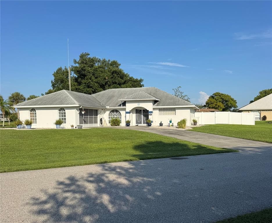 6233 PEBBLE LANE SEBRING, FL 33876