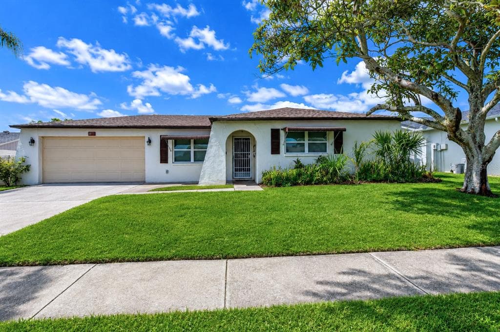 8811 MARTINIQUE LANE PORT RICHEY, FL 34668