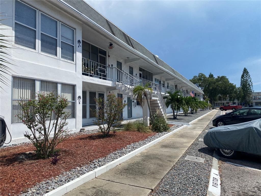 1221 DREW STREET UNIT A17 CLEARWATER, FL 33755