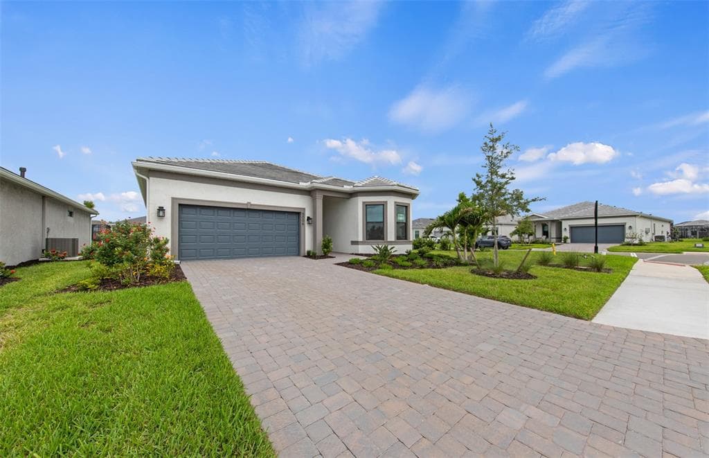 5006 GOLDEN SHORE COURT LAKEWOOD RANCH, FL 34211