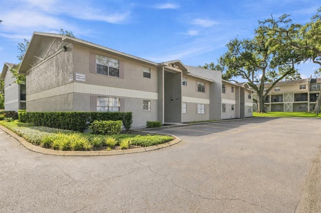 14462 REUTER STRASSE CIRCLE UNIT 607 TAMPA, FL 33613