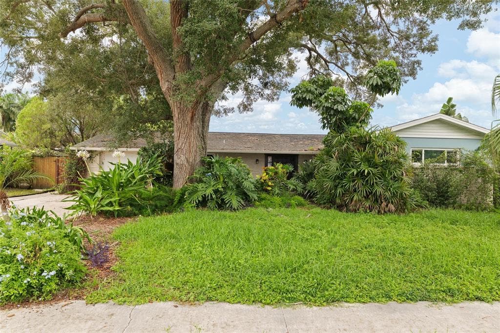8404 FLAGSTONE DRIVE