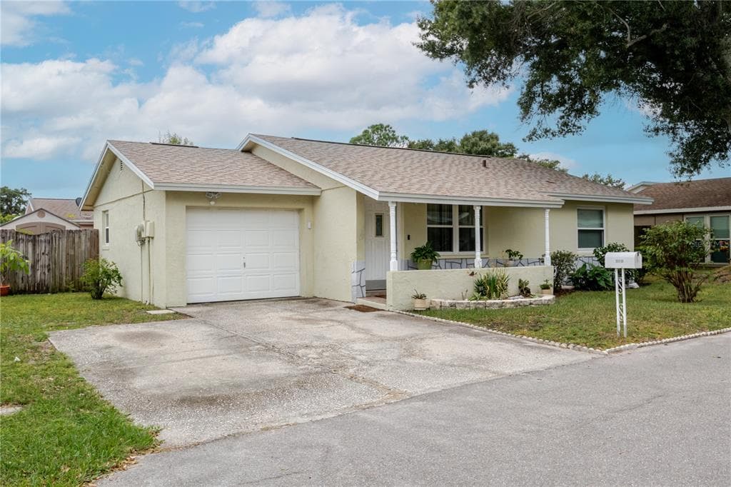 10118 HUNTERS POINT COURT TAMPA, FL 33615