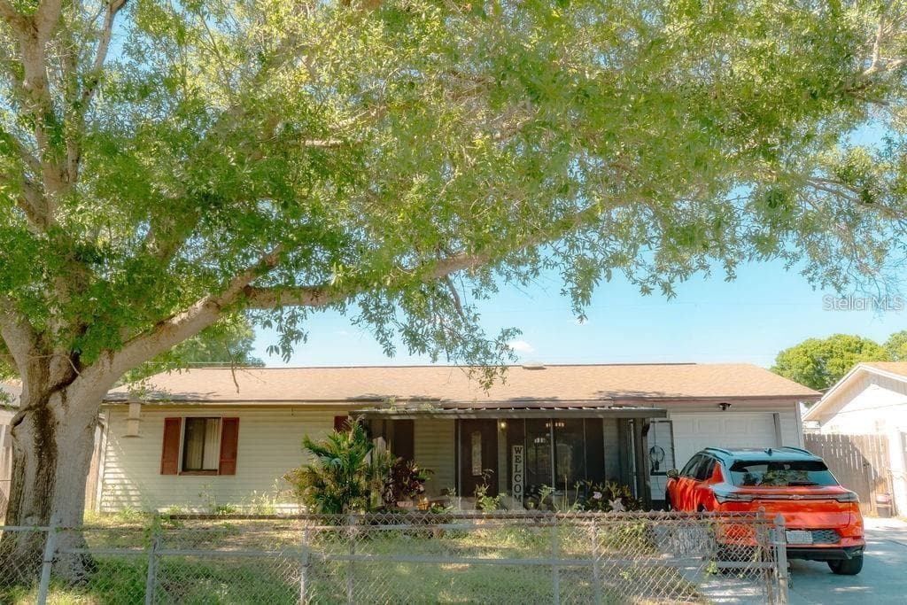 8204 TRAMMELL TRAIL TAMPA, FL 33619