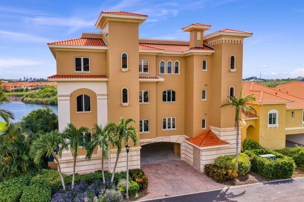 43 BAYVIEW COURT S UNIT A ST PETERSBURG, FL 33711