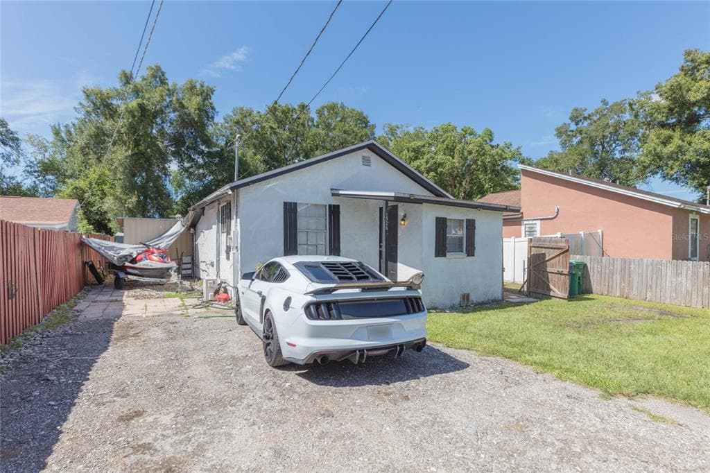 1526 CLINTON