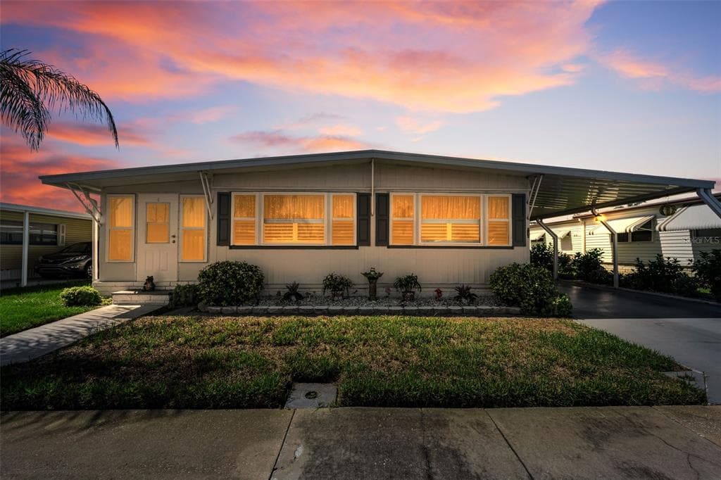143 MELODY LANE TARPON SPRINGS, FL 34689