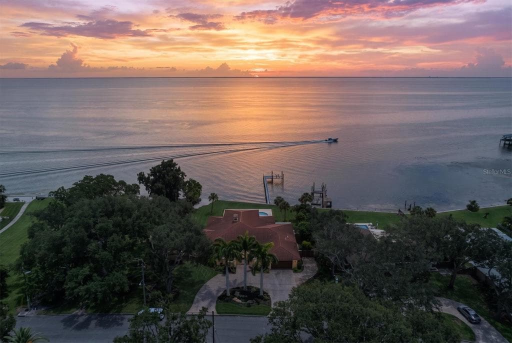 5810 BAHAMA SHORES DRIVE S ST PETERSBURG, FL 33705