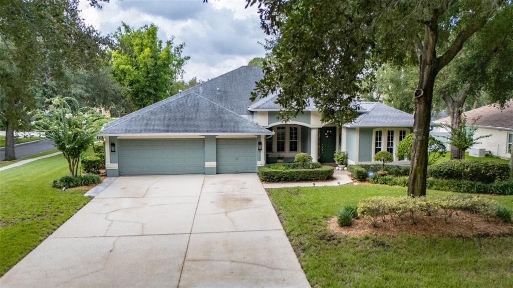28 CAMELOT RIDGE DRIVE BRANDON, FL 33511