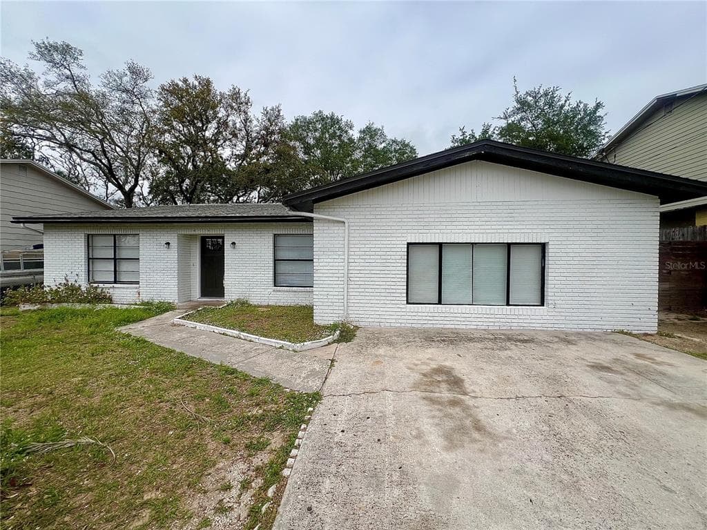 4614 E SENECA AVENUE TAMPA, FL 33617