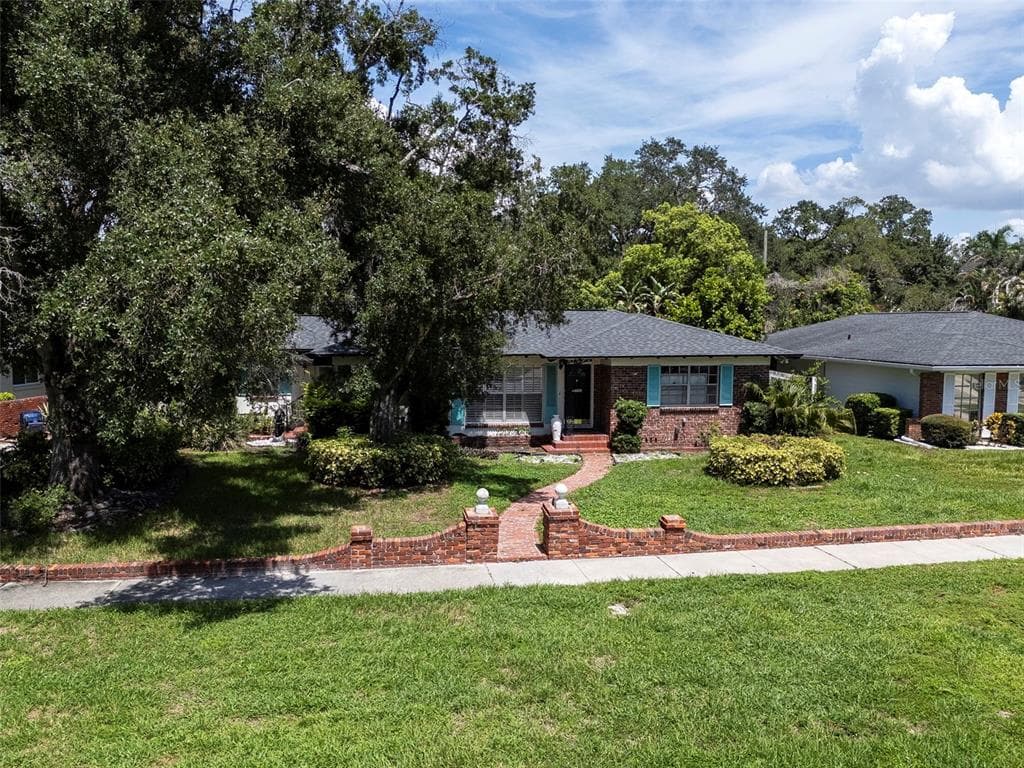 451 W DAVIS BOULEVARD TAMPA, FL 33606