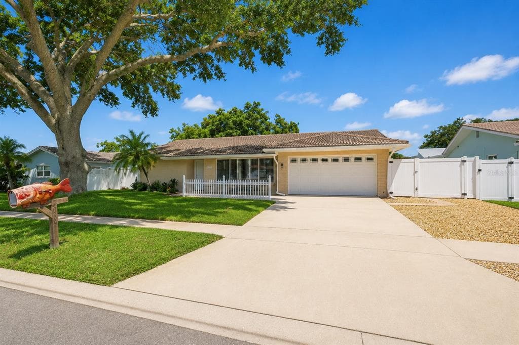 2069 KINGFISHER DRIVE PALM HARBOR, FL 34683