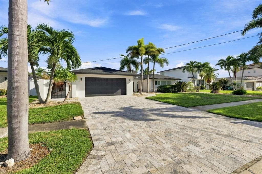 320 PALM ISLAND NE CLEARWATER BEACH, FL 33767