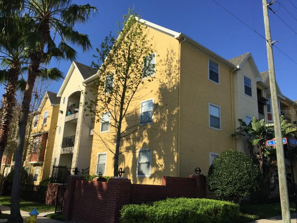 2010 E PALM AVENUE UNIT 14215 TAMPA, FL 33605