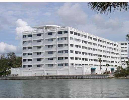 100 Bluff View DRIVE UNIT 611 C Belleair Bluffs, FL 33770