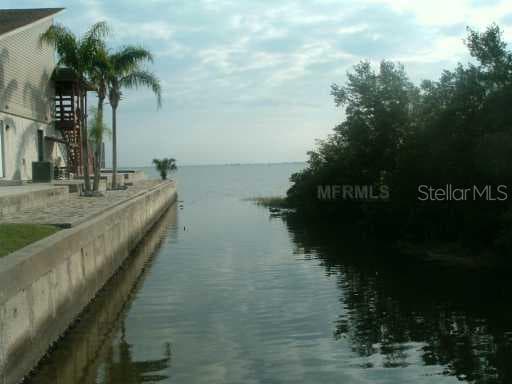 7404 BAY DRIVE TAMPA, FL 33635
