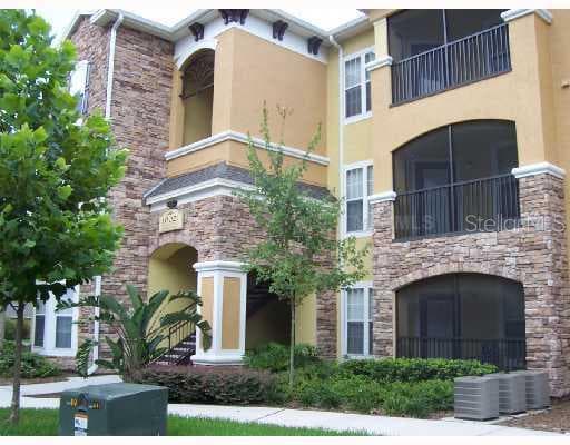 10213 COURTNEY PALMS DRIVE UNIT 301 Tampa, FL 33619