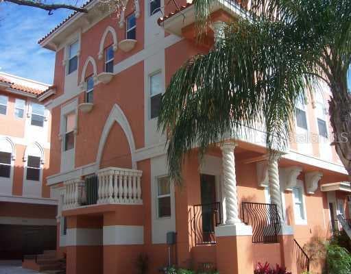 906 VILLA VENICIA WAY Tampa, FL 33602