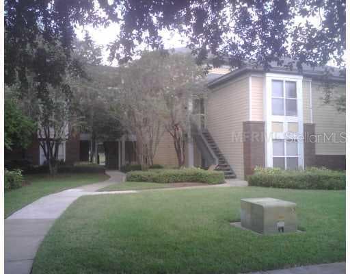 4211 CHATHAM OAK COURT UNIT 105 TAMPA, FL 33624