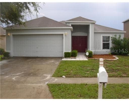 910 STALLION WAY VALRICO, FL 33594