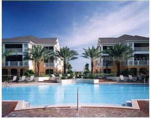 9304 CRESCENT LOOP CIRCLE UNIT 102 TAMPA, FL 33619