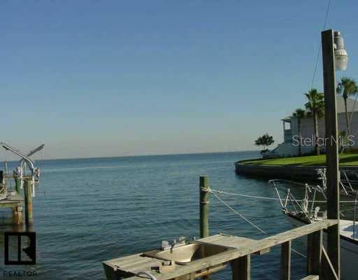 548 Dolphin AVENUE SE St Petersburg, FL 33705