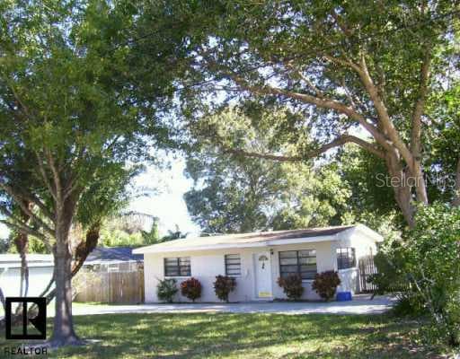 327 Barbara CIRCLE Belleair, FL 33756