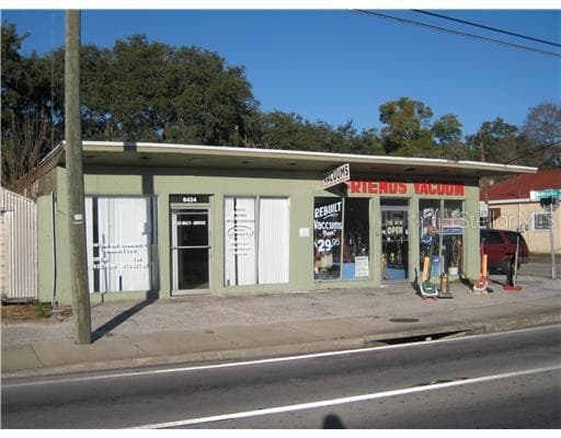 8424 N NEBRASKA AVENUE Tampa, FL 33604