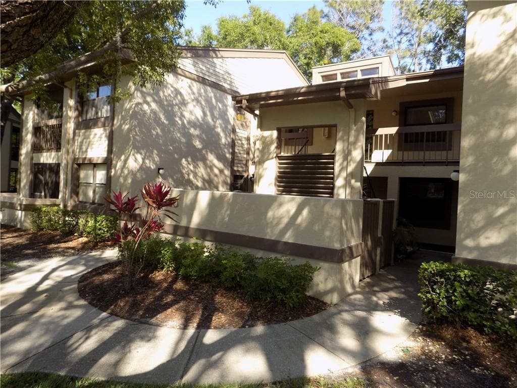 105 WOODLAKE WYNDE OLDSMAR, FL 34677