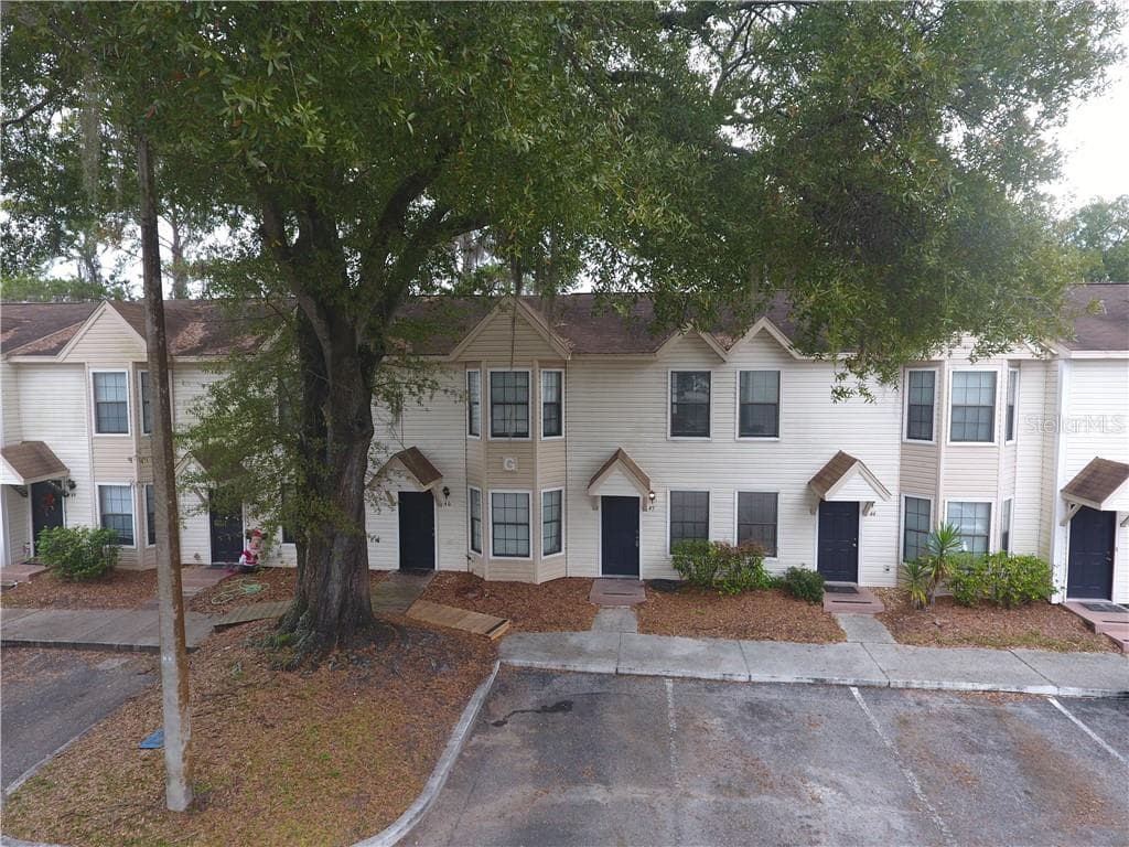 2302 MAKI ROAD UNIT 45 PLANT CITY, FL 33563