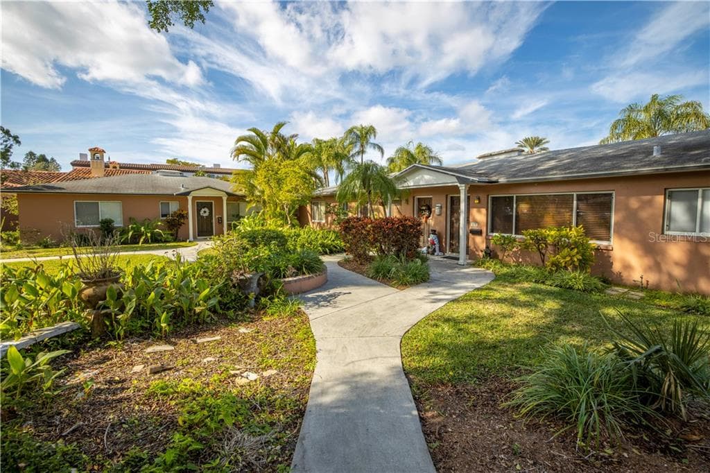 302 MATEO WAY NE ST PETERSBURG, FL 33704