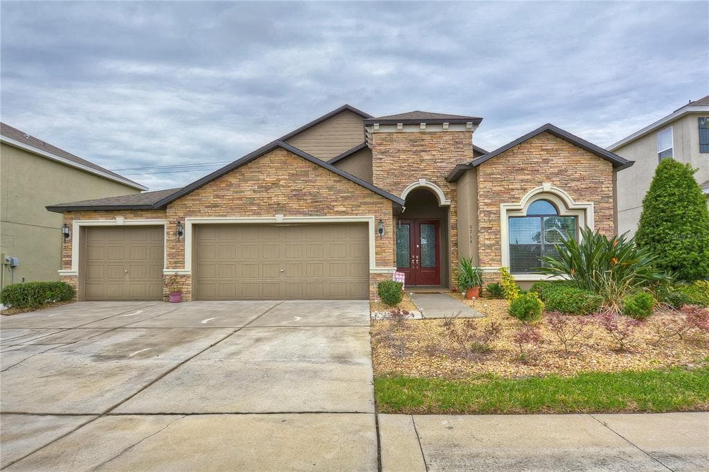 9764 TRONCAIS CIRCLE