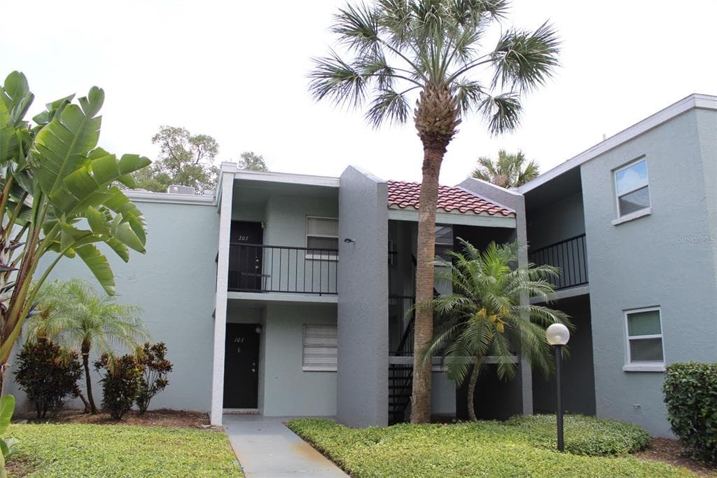 2886 SOMERSET PARK DRIVE UNIT 203 TAMPA, FL 33613