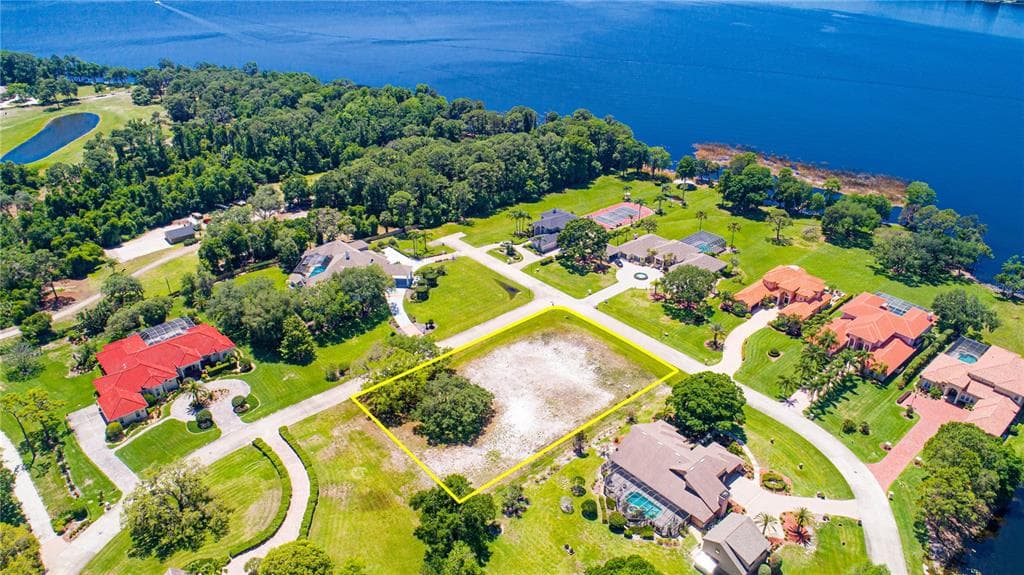 RUE DES LACS TARPON SPRINGS, FL 34688